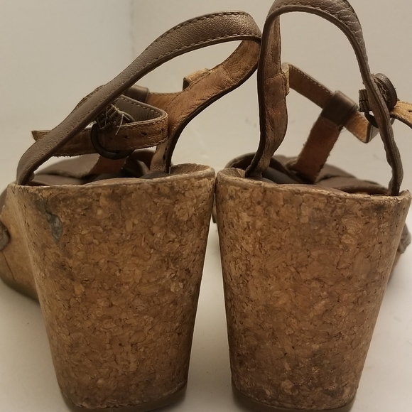 Dark gold Clarks wedge sandals - Picture 2 of 4